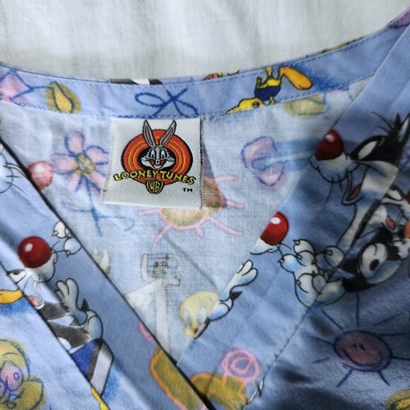 Looney Tunes Tweety Sylvester Scrub Top Womens SM? Measurements in Description - Picture 13 of 16